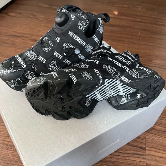 Vetements x Reebok - Picture 2 of 4